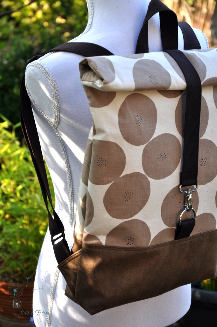 01 ELIN004 Elin Rolltop Rucksack 2