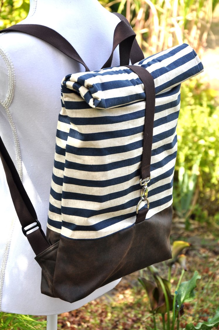 1 ELIN003 Rucksack Rolltop Streifen dunkelblau 2